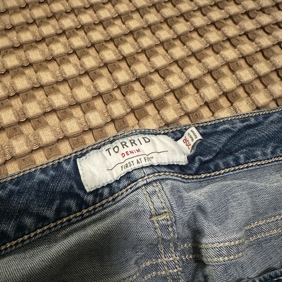 TORRID Boyfriend Cut Cropped Jeans/Denim | Women’s Plus Size 20R - Picture 4 of 4
